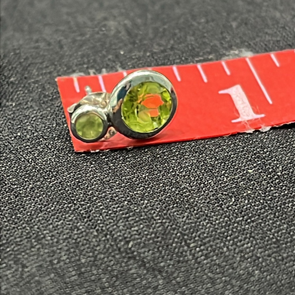 1.25ct Peridot 14KGP Stud Earrings - Picture 5 of 5
